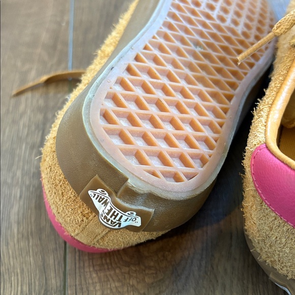 Vans Sneakers in Tan and Pink - Picture 5 of 6